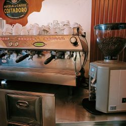 La Marzocco GB5 3 gruppi installata presso la caffetteria Turandot di Lucca